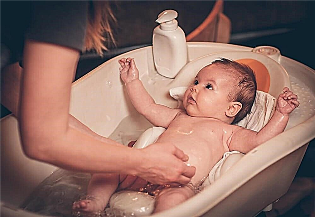 Hvordan bade en nyfødt hjemme alene