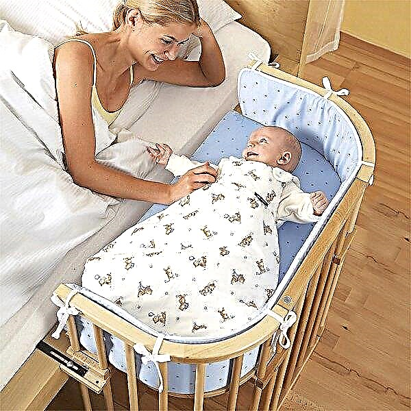 Hogyan lehet betanítani a babát a kiságyba aludni?