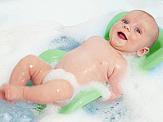 Scivolo per fare il bagno ai neonati