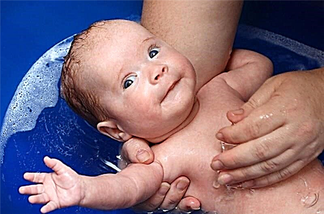 Hur ofta att bada ett nyfött barn upp till en månad