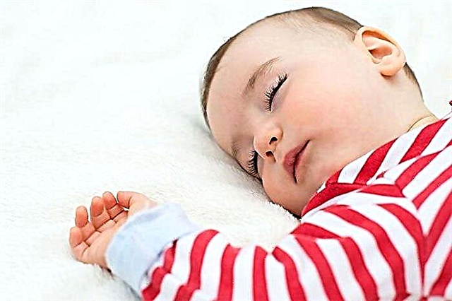 كم يجب أن ينام الطفل في عمر 7 أشهر