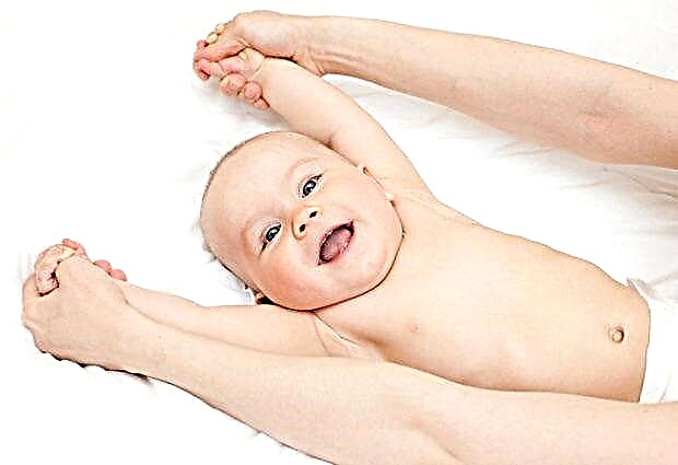 6 aylık bir bebek için jimnastik