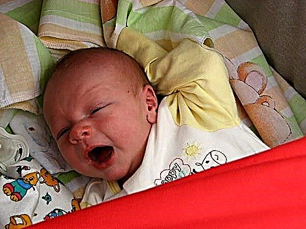 Едномесечно бебе не спи през целия ден