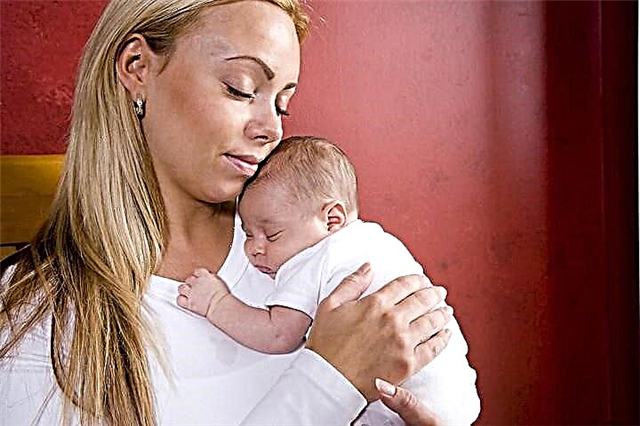Kako pravilno držati novorojenčka