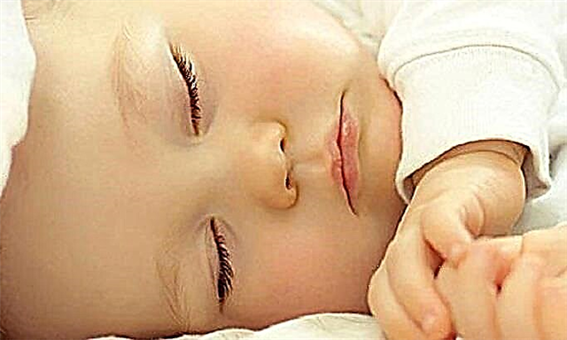 Kolik spí jednoleté dítě