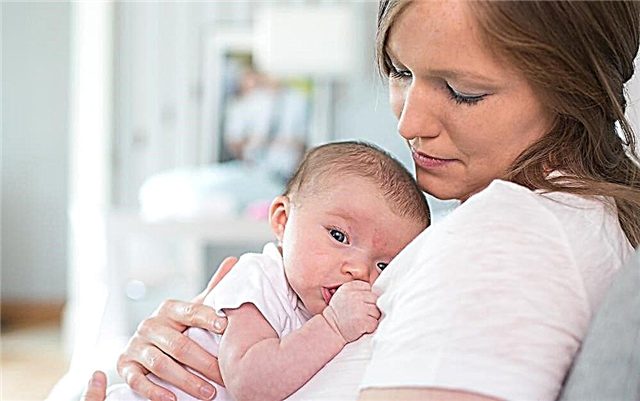 Waarom spuugt een baby na het geven van borstvoeding?