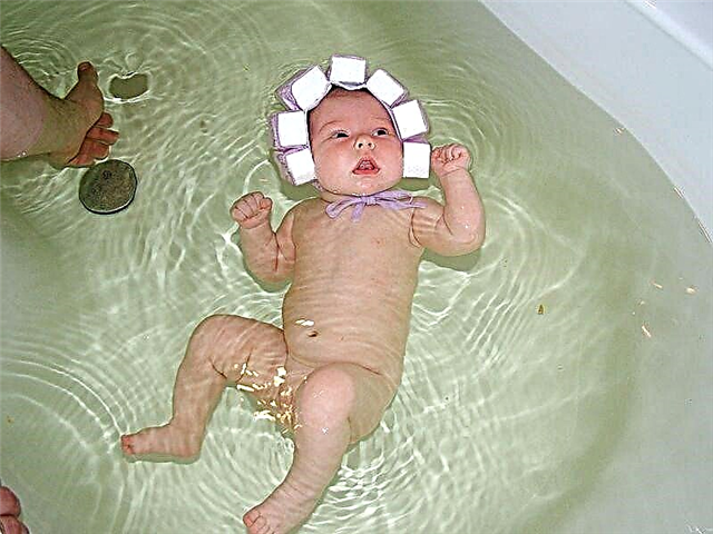 Bonnet de bain pour bébé avec mousse