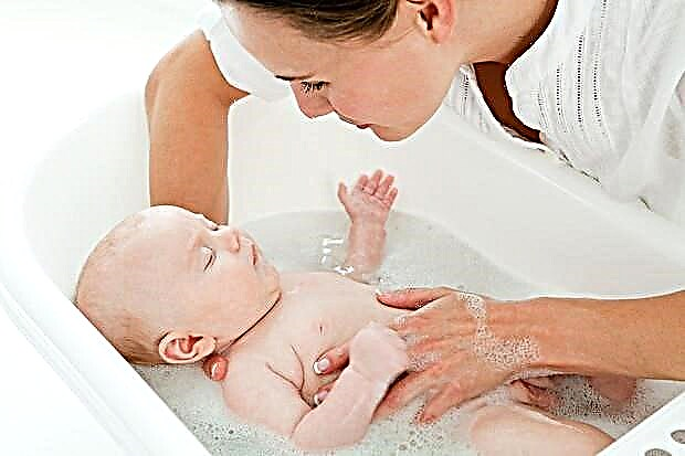 Como manter seu bebê durante o banho - uma necessidade e preparação
