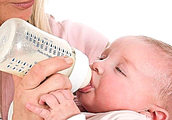 Як правильно годувати новонародженого сумішшю