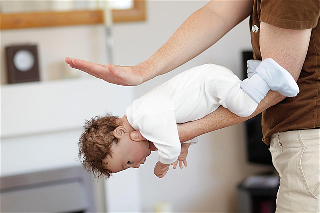 What to do if the baby chokes and chokes