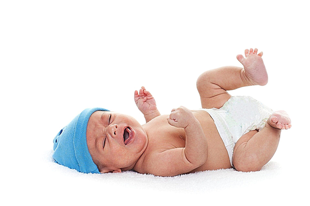 Повръщане при новородено след кърмене и хранене с адаптирано мляко