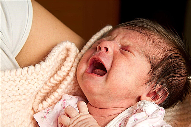 Bebê chorando depois de mamar