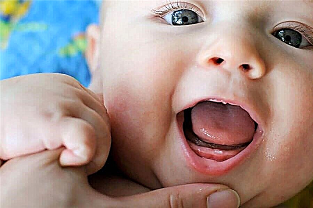 Hoe de boventanden bij baby's groeien - de volgorde