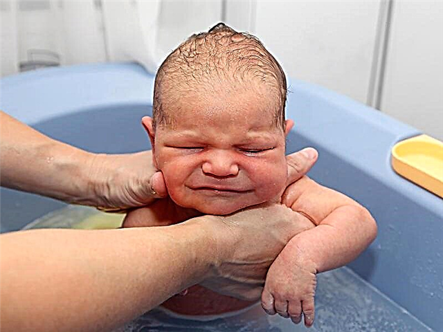 Pourquoi un bébé pleure-t-il après un bain?
