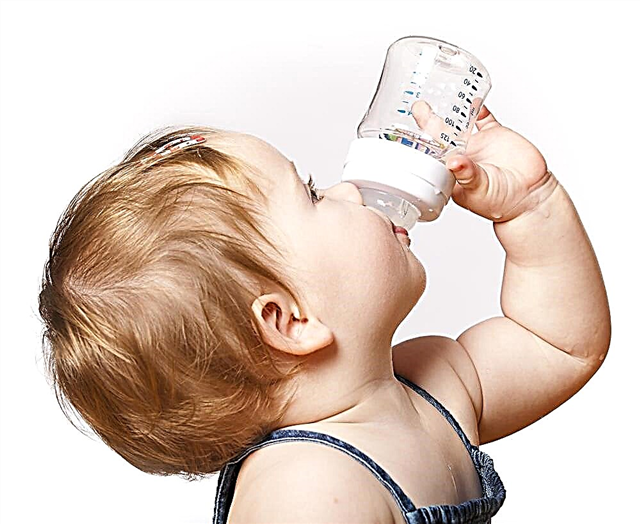 Cara menyapukan bayi dari botol