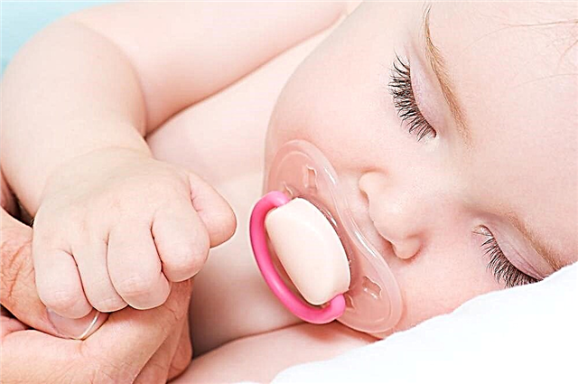 Je možné dať cumlík novorodencovi počas dojčenia