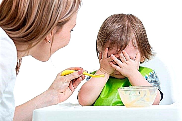 A criança vomita depois de comer - por que o reflexo ocorre