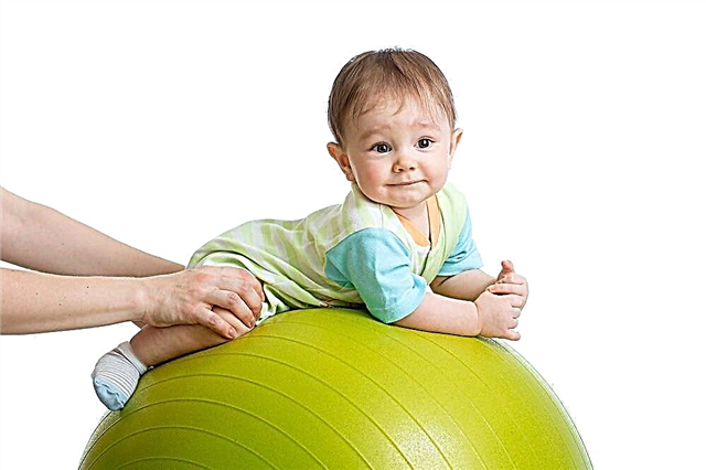 The child does not sit at 7 months - what to do