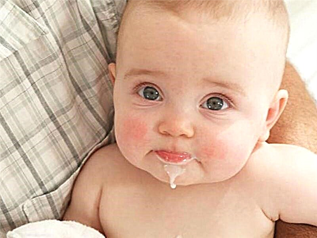 the-baby-spits-up-mucus-with-milk-reasons-for-regurgitation-after