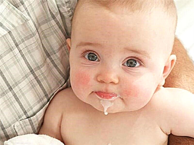 Zakaj novorojenček pljuva sluz