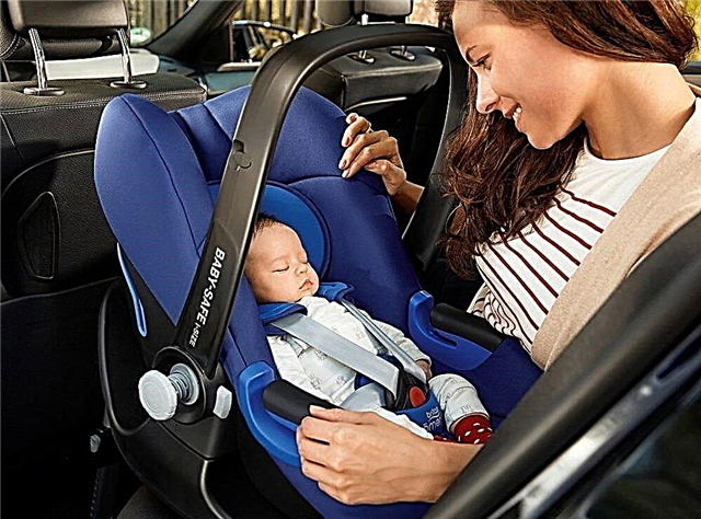 Sådan transporteres en nyfødt i en bil på bagsædet