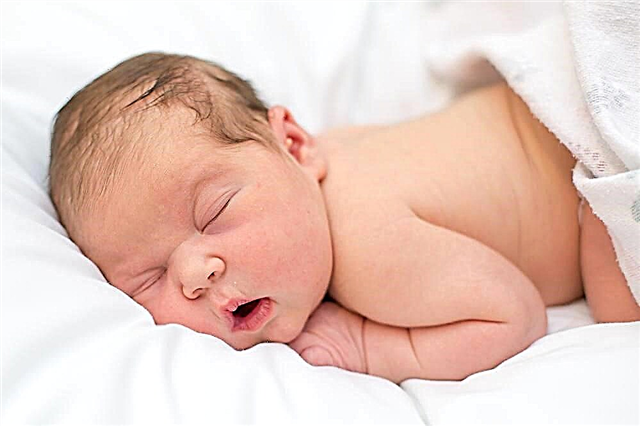 Hvor meget skal en baby sove i 1,5 måneder
