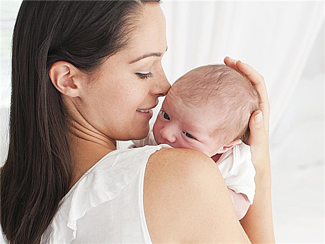 How to take a newborn in your arms - tips for parents