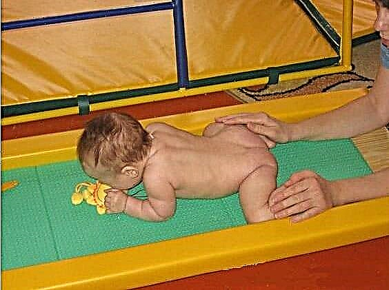 Gimnastika za dojenčka, starega 4 mesece