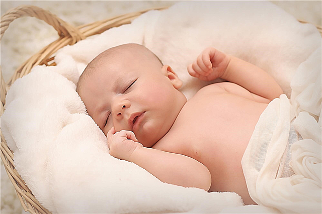 Prečo dieťa veľa spí za 2 mesiace, vo dne aj v noci