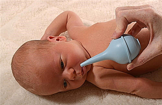 Kuinka kauan vuotava nenä voi kestää kuukauden ikäisellä vauvalla, miksi se ei mene pois