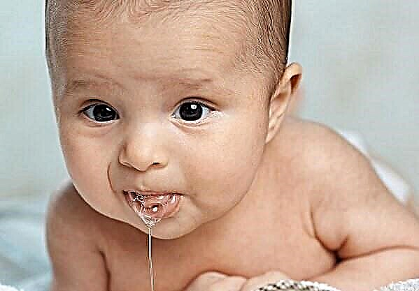 Ali se dojenčkom lahko režejo zobje pri dveh mesecih