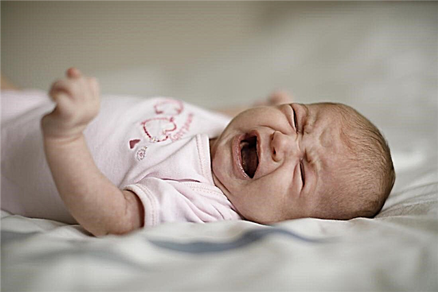 Miksi vauva huutaa unessa - syyt