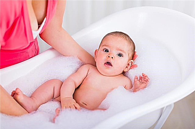 Je možné koupat dítě s kašlem, rýmou, teplotou