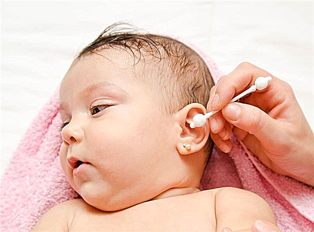 Bir bebeğin kulaklarında su varsa ne yapmalı