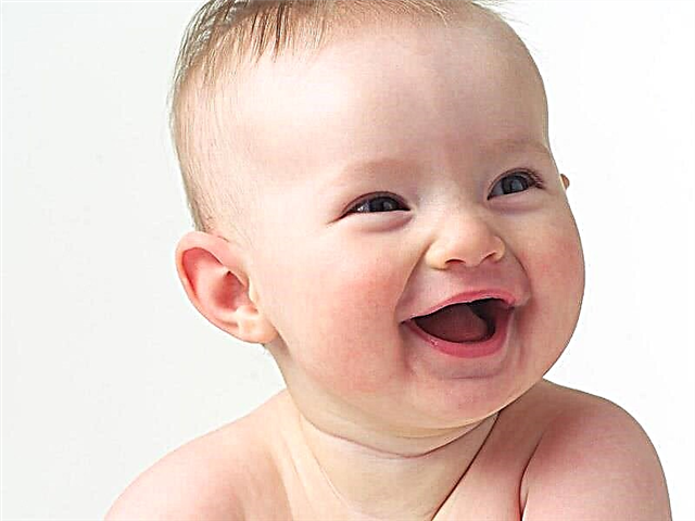 Når et barn begynder at grine højt - hvor mange måneder
