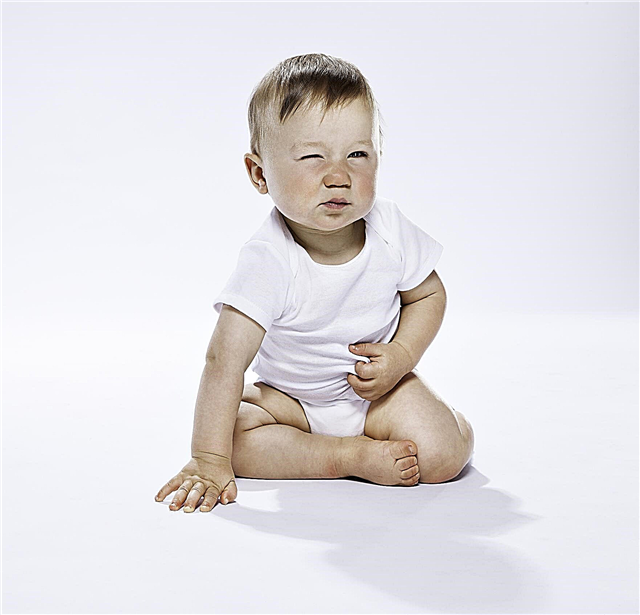 آلام في البطن عند الأطفال ، ماذا تفعل إذا كان الطفل يعاني من ألم
