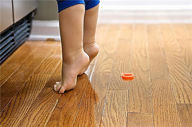 Чому дитина встає на носочки - можливі причини