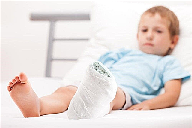 Most common fractures in children and first aid for them