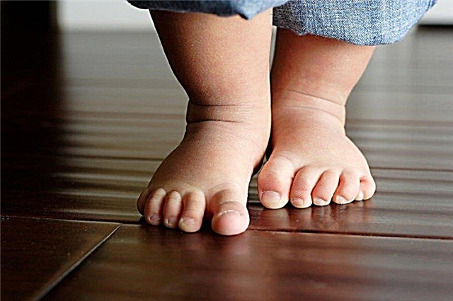 Ako naučiť dieťa chodiť: základné cviky, užitočné tipy a bezpečnostné tipy