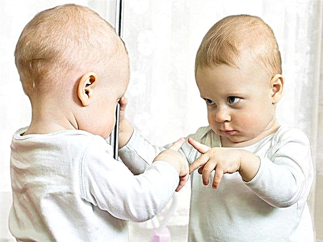 Miks on võimatu imikut peeglist näidata: kas peaksite märki uskuma?