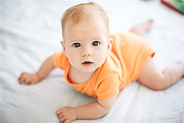 A gyermek fejlődése 5 hónapos korban: mit tehet, a magasság és a súly normái