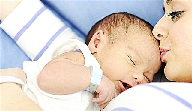 Nourrissez votre bébé à l'heure ou à la demande: quel est le meilleur? Le pédiatre répond
