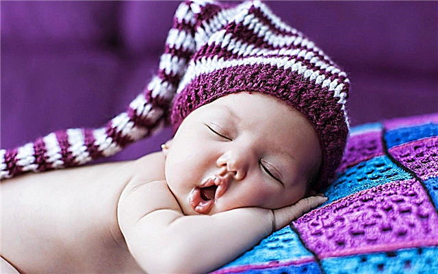 Hvorfor sover barnet med munnen åpen?