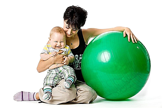 Exerciții Fitball pentru bebeluși