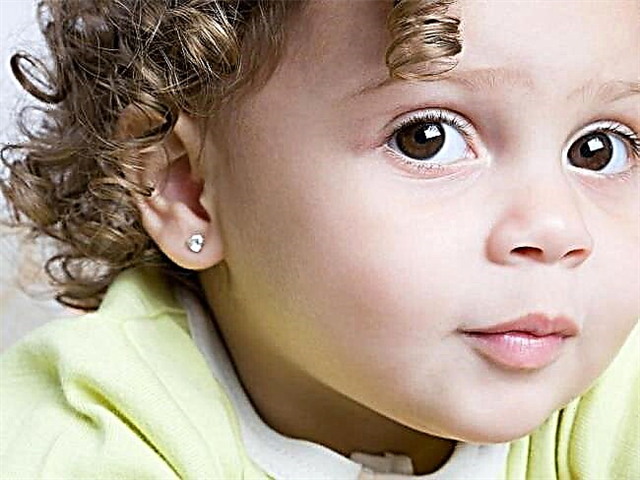 Cura e problemi comuni nei bambini dopo il piercing all'orecchio