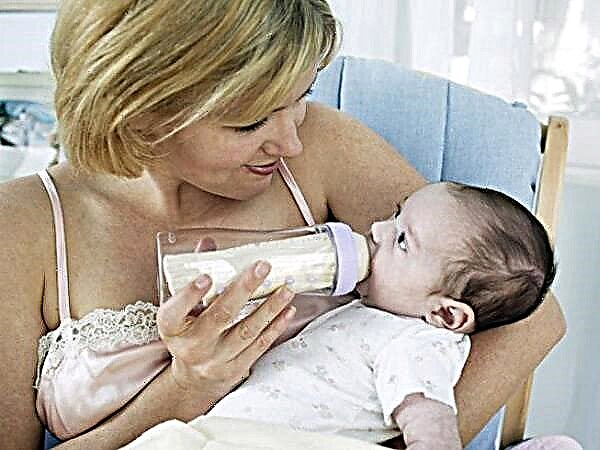 Come allattare correttamente un neonato con il biberon?