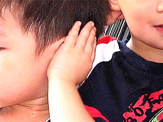 Varför kan det finnas en klump bakom örat hos ett barn och vad ska man göra?