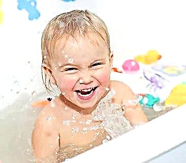 Por que o bebê chora durante o banho ou depois?