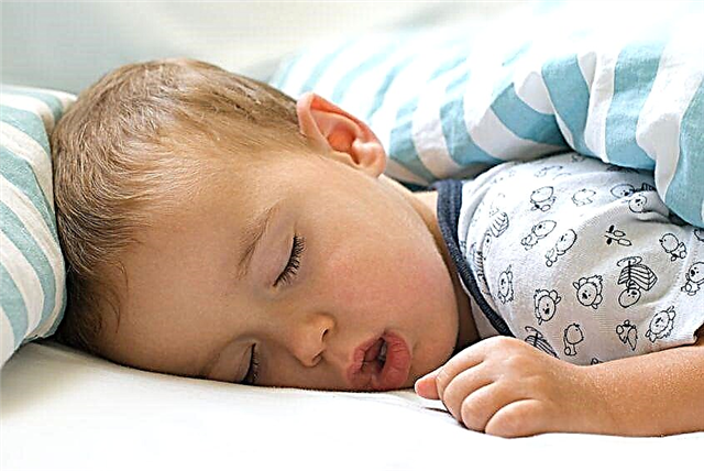 Hvorfor snorker barnet i søvne og hva skal man gjøre?