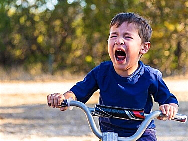 Što učiniti ako dijete grize jezik dok ne iskrvari?